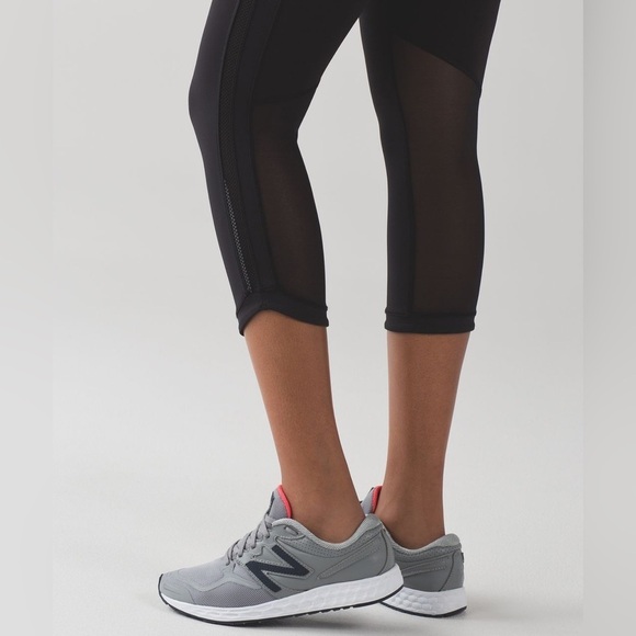 Lululemon Hit It 21' Crop - Picture 3 of 10